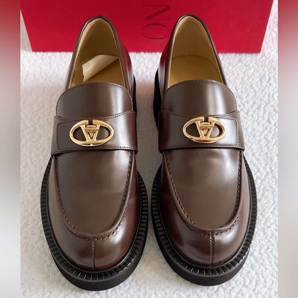 Valentino Garavani VLogo Locker Calfskin Leather Loafers